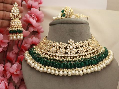 Discover stylish and elegant bridal necklaces from Kalyan exclusive bridal collection. Bridal necklaces are available in gold, diamond, platinum in unique designs. Balmain Bag, Indian Jewelry Set, Bridal Necklaces, Engagement Necklace, Bridal Necklace Designs, Engagement Necklaces, Necklace Set Indian, Rope Jewelry, Bridal Jewelry Set