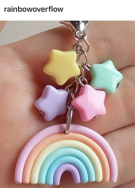 Super Clay Craft Ideas, Diy Keychain With Clay, Super Clay Keychains, Clay Keychain Diy Cute, Cute Clay Keychain Ideas, Clay Crafts Keychain, Keychain Ideas Clay, Clay Charms Ideas, Polymer Clay Keychains Diy