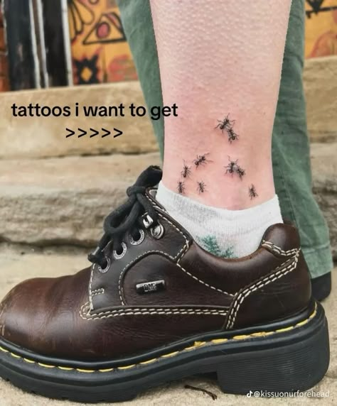 Small Insect Tattoo, Roblox Tattoo, Odd Tattoos, Obscure Fashion, Ant Tattoo, Henne Tattoo, Jagua Henna, Photography Tattoo, Funky Tattoos