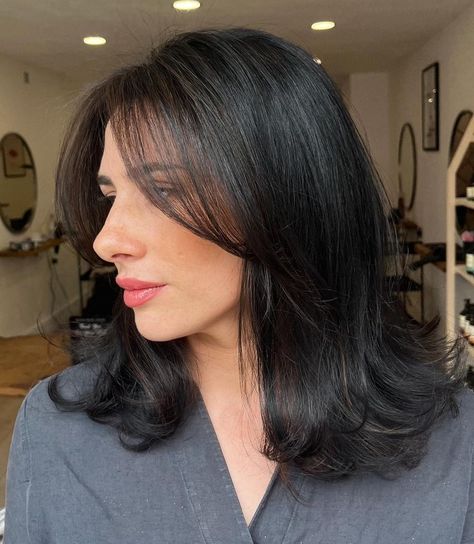 Medium Blowout Hairstyle with Flipped-Up Ends Medium Blowout, Flip Ends Hairstyle, Flipped Ends, Blowout Hairstyle, Retro Haircut, Straight Eyebrows, Hair Adviser, Bangs With Medium Hair, Elegant Wedding Hair