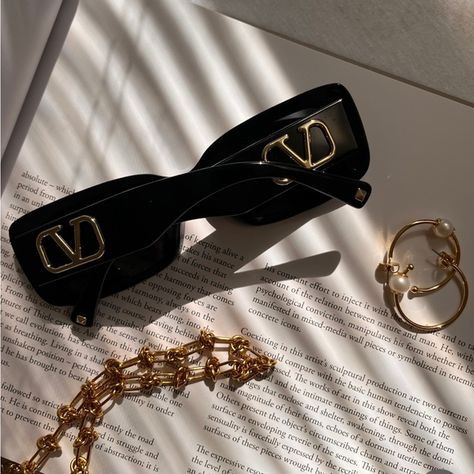 VALENTINO BLACK SUNGLASSES BRAND NEW Classy Vibes, Valentino Sunglasses, Bangtan Aesthetic, Sunglasses Box, Valentino Black, Sunglasses Brand, Aesthetic Ideas, Black Sunglasses, Sunglasses Branding