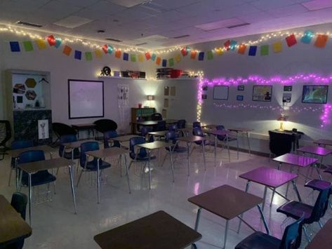 14 Cheery Classroom Decorations to Brighten Dreary Winter Days Led Light Classroom, Led Classroom Decor, Led Lights Classroom Decor, Classroom With Lights, Led Classroom Lights, Twinkle Lights Classroom, Classroom Lights Ideas, Classroom Lamps Ideas, Classroom Lights Decoration