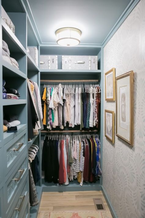 Tiny Walkin Closet Ideas, Wallpaper Closet Walk In, Small Walkin Closet Ideas, Small Walkin Closet, Narrow Walk In Closet, Small Master Closet, Primary Closet, Master Closet Design, Rustic Bedroom Ideas