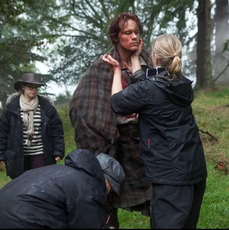 Outlander Season 1, Jamie Fraser Outlander, Claire Fraser, Bts Pics, Outlander Starz, Caitriona Balfe, Jamie Fraser, Sam Heughan, Touch Up