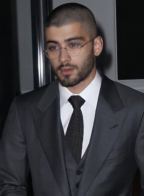 Zayn Bald, Buzzcut Men, Zany Malik, Bald Men Style, Class Outfits, Zayn Malik Pics, Dont Lose Hope, Futuristic Armour, Men Beard