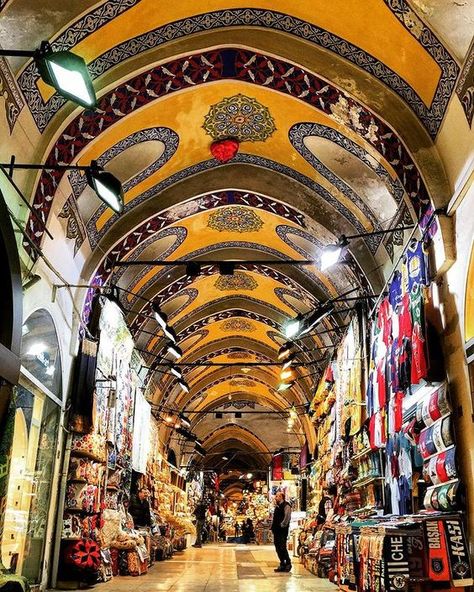 Grand Bazaar Istanbul Photography, Turkish Bazaar Istanbul, Turkey Istanbul Aesthetic, Istanbul Bazaar, Turkey Pictures, Drawing Subjects, Turkey Aesthetic, Turkey Trip, Bazaar Istanbul