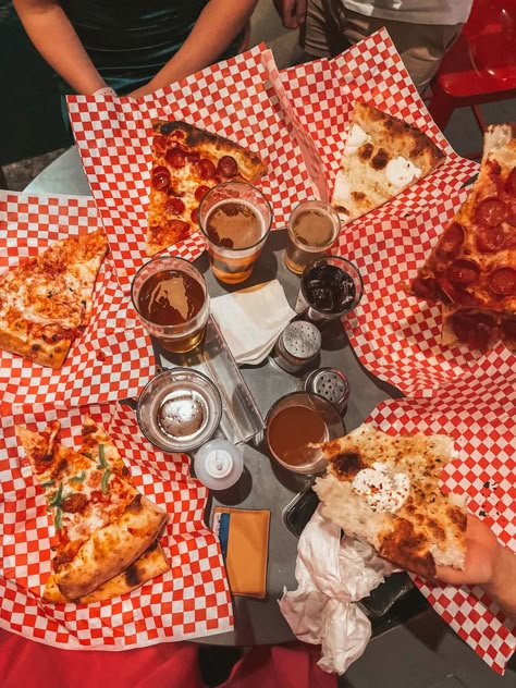 Late night pizza & beer with friends after a celebration Pizza Restraunt Design, 90s Pizza Aesthetic, Italian Pizza Shop Aesthetic, Retro Pizza Aesthetic, Pizza Campaign Ideas, Aesthetic Pizza Night, Fall Pizza Party, New York Style Pizza Aesthetic, Pizza Friends Aesthetic