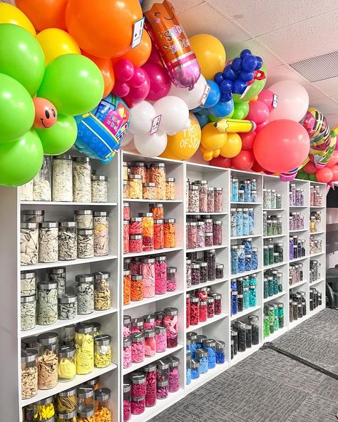 Come see us in our studio and belly up to our balloon bar🎈🎈 No ID needed 😃 Our Balloon Bar has over 300 colors for you to pick from! We proudly offer only the BEST balloons in the industry which are all 100% biodegradable🌎 @qualatex @tuftexballoons @sempertexus_betallic @gemarballoons #balloonbar #customballoons #bubblesandbows🎈🎀 #medinaohio #balloons #smallbusiness #fyp #trending #womanowned #bubbles Balloon Bar, Medina Ohio, No Id, Custom Balloons, Craft Rooms, Come And See, Craft Room, Biodegradable Products, The 100