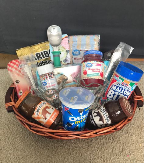 Sundae Basket Ideas, Banquet Basket Ideas, Ice Cream Basket Ideas, Ice Cream Raffle Basket Ideas, Breakfast Raffle Basket Ideas, Hockey Raffle Basket Ideas, Themed Basket For Raffle, Ice Cream Sundae Basket Ideas, Prize Gift Basket Ideas