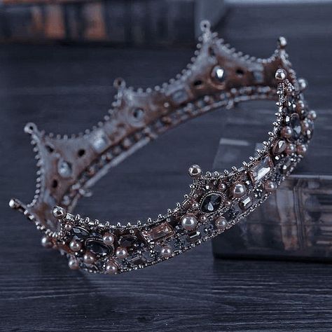 Dark Tiara, Fantasy Crown, Crown Aesthetic, Royal Core, Royalty Aesthetic, Beautiful Tiaras, Royal Aesthetic, Princess Core, Disney Princess Dresses