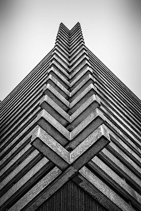 Symmetry Photography, Architecture Photography Buildings, Symmetry Design, Architecture Design Process, Brutalism Architecture, Building Photography, Concrete Building, Brutalist Architecture, Structure Architecture