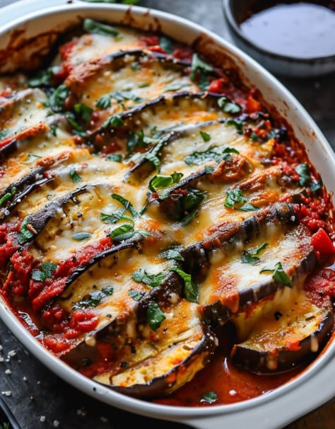 Wow, I had no idea this dish could taste so good! So innovative and tasty at the same time! Hasselback Eggplant, Brinjal Recipes, Party Appetizer Ideas, Eggplant Casserole, Nordic Recipe, Eggplant Recipes Easy, Eggplant Parm, Egg Plant, Eggplant Dishes