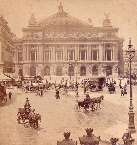 Amazing Photos Show How Paris Has Changed Since the Late 19th Century 19th Century France Aesthetic, Paris 19th Century, Late 19th Century Aesthetic, 19th Century Photos, Old Photos Aesthetic, 19 Century Aesthetic, 1800 Aesthetic, Historic Aesthetic, 19th Century Architecture