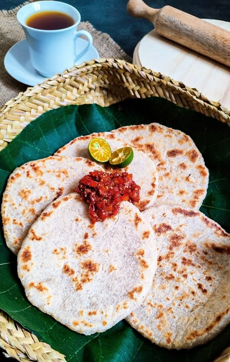 Pol Roti Sri Lanka, Coconut Roti Sri Lanka, Sri Lankan Roti, Sri Lankan Food Photography, Sri Lankan Food Recipes, Boyfriend And Girlfriend Goals, Coconut Roti, Sri Lanka Aesthetic, Sri Lankan Culture