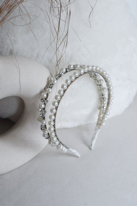 Pearl Headband Wedding, Hair Acessories, Wedding Hair Headband, Metal Crown, Headband Wedding, Band Hair, Crown Design, Belly Dance Costumes, Pearl Headband