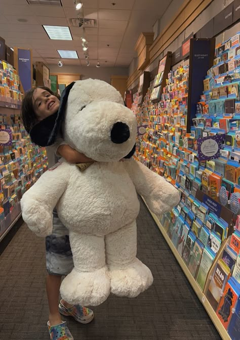 Snoopy Gifts Ideas, Stuffies Aesthetic, Snoopy Plushies, Aesthetic Stuffed Animals, Stuffed Animal Aesthetic, Snoopy Plushie, Stuffed Animals Aesthetic, Big Plushies, Big Stuffed Animals