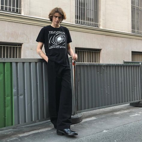 Avery Ginsberg, Rick Owens Outfit Men, Rick Owens Outfit, Subversive Fashion, Subversive Basics, Normcore Fashion, Sketchers Shoes, Fashion Outfits Dresses, Louis Vuitton Paris