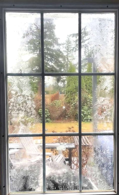 How to Frost Glass Windows with Epsom Salt - Crafty Little Gnome Frosted Window Diy, Space Set Design, Useful Craft Ideas, Christmas Window Painting Ideas, Decorate After Christmas, Kill Weeds Naturally, Snowy Window, Holiday Boards, Frosted Window