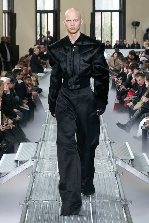 Rick Owens Fall 2023 Menswear Collection | Vogue Rick Owen Outfit, Avangard Fashion, Rick Owens Outfit, Rick Owens Fashion, Fall 2023 Menswear, Rick Owens Menswear, Gala Fashion, Rick Owens Jacket, Rick Owens Men