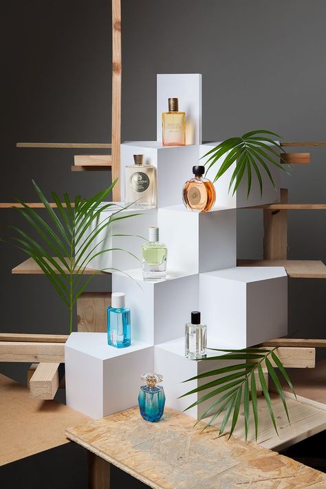 Stylist Magazine on Behance Product Window Display, Product Display Exhibition, Visual Display Ideas, Beauty Product Display Ideas, Products Display Ideas, Box Display Ideas, Product Display Box, Product Display Ideas, Geometric Shelving