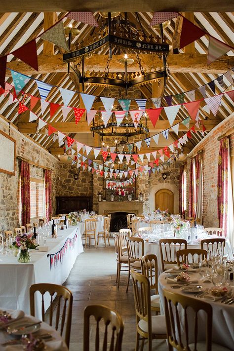 Wedding Bunting Ideas Decor Decoration http://www.ireneyapweddings.com/ Wedding Bunting Ideas, Rustic Style Bedroom, Come To The Table, Village Hall Wedding, Wedding Bunting, Surprise Az, Circus Birthday Party, Pennant Flags, Sustainable Wedding