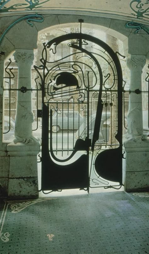 Hector Guimard, Hector.   Paris: Castel Beranger: Entrance. 1894-98. Photograph. University of California, San Diego. ARTstore. Web. 04-11-2017. Swamp Princess, Art Nouveau Arquitectura, Hector Guimard, Art Nouveau Interior, Metal Doors Design, Iron Door Design, Motif Art Deco, Art Nouveau Architecture, Iron Work