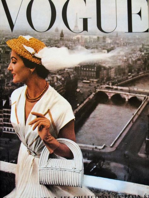 1950's ~ French Vogue Photo by Robert Doisneau Vintage Vogue Covers, Vogue Magazine Covers, French Vogue, Magazine Vogue, Robert Doisneau, Vogue France, Fashion Magazine Cover, Annie Leibovitz, Richard Avedon