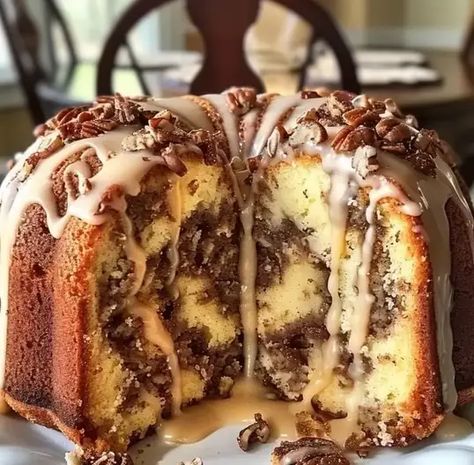 Cajun Cake, Cajun Desserts, Sock It To Me Cake Recipe, Sock It To Me Cake, Brownie Hacks, Bear Recipes, Sock It To Me, Louisiana Cajun, Southern Desserts