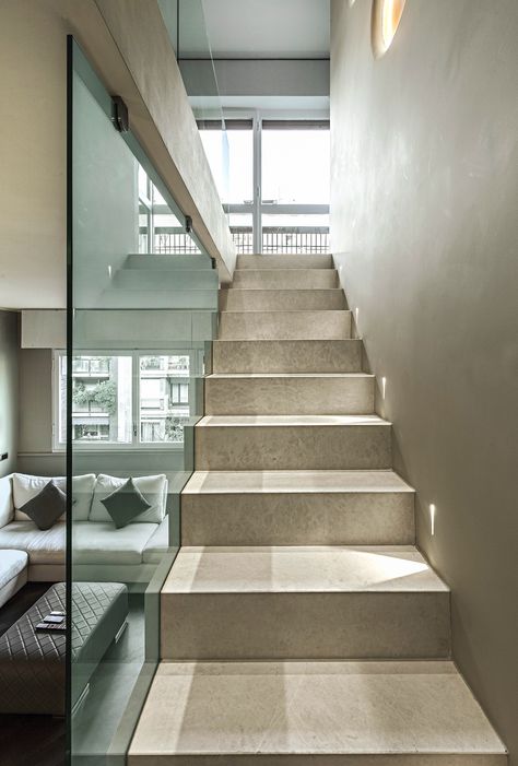 Ristrutturazione di appartamento di 260 mq - Milano, Massimo Donizelli, studiodonizelli, ristrutturazione appartamento Milano, interior design Milano, Stairs With Glass Panels, Foto Scale, Staircase Interior Design, Staircase Handrail, House Staircase, Glass Stairs, Stairs Design Modern, Back Garden Design, Duplex House Design