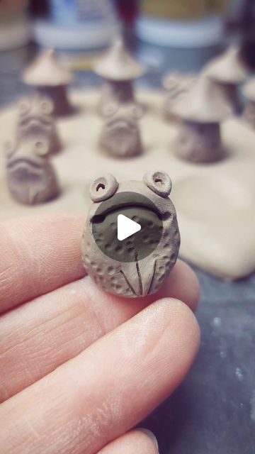 Elukka Ceramics⚱ est. 2008 on Instagram: ". Here's another #wip from last week 😆 I can already tell that my  #tictactoe obsession won't stop anytime soon !  Ribbit ! 🤭 . 🌸🐸🤍🌸🐸🤍🌸🐸🤍🌸🐸🤍🌸🐸 . #ceramictoy #artisantoys #lillypad #froglover #ribbitribbit #tinythings #potteryvideos #wipceramics #elukka #elukkaceramics" Thumb Pots Clay, Ceramic Fairy Sculpture, Pinch Pot Critters, Handbuilding Pottery Ideas Pinch Pots, Weird Pottery Ideas, Garden Ceramics Ideas, Easy Pinch Pot Ideas, Kids Pottery Ideas, Pottery Ideas For Kids