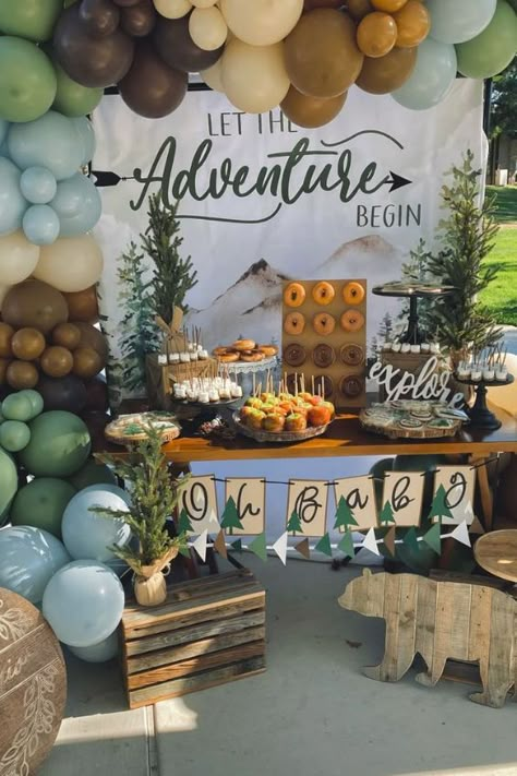 Outdoor Baby Shower Decoration Ideas, Outdoorsy Baby Shower, Adventure Baby Shower Theme, Woodsy Baby Showers, Woodland Baby Shower Ideas, Fall Baby Shower Ideas, Shower Dessert Table, Baby Shower Dessert, Forest Baby Showers