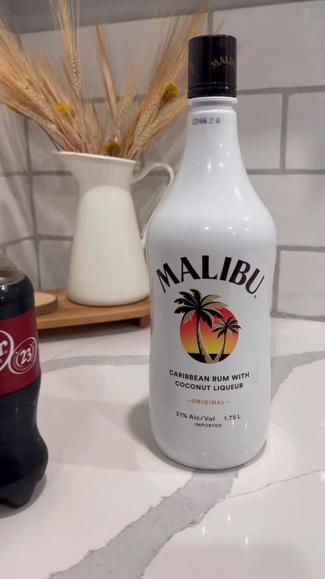 Malibu Alcohol, 21st Birthday Drinks, Malibu Rum Drinks, Rum Drinks Recipes, Coconut Liqueur, Malibu Drinks, Pretty Alcoholic Drinks, Coffee With Alcohol, Malibu Rum