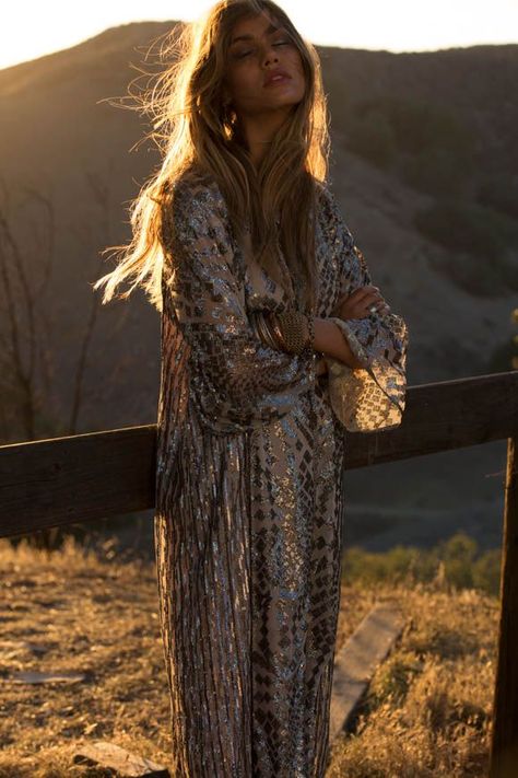 Behind the Lens: Meet Photographer Zoey Grossman | Free People Blog Desert Chic, Look Festival, Desert Fashion, Shoot Inspiration, How To Pose, Photoshoot Inspiration, Mode Inspiration, Look Fashion, Boho Dress