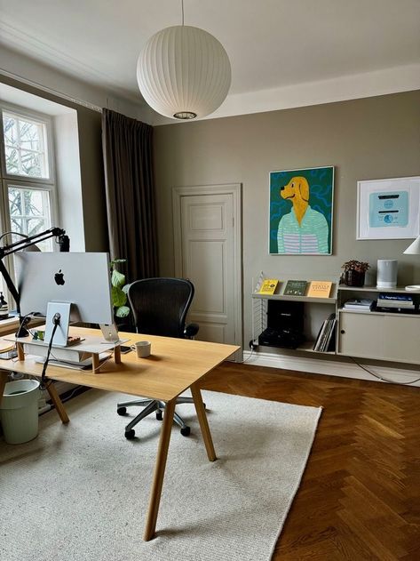 Apple Desk Setup, Home Office Mid Century, Creative Workspace Office, Office Mid Century, Workspace Office, Space Aesthetic, Creative Workspace, Setup Ideas, Loft Design