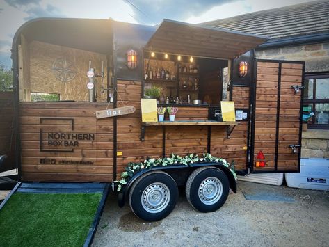 Northern Box Bar - Mobile Bars West Yorkshire Rustic Mobile Bar, Horse Box Bar, Mobile Bar Design, Mobile Bar Ideas, Horsebox Bar, Mobile Bar Business, Camper Bar, Prosecco Van, Bar Van