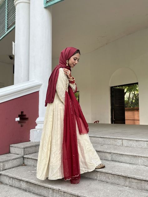 #Hijabi #Modestoutfit #Southasian #Desiaesthetic #Desicore #Desiinspo #Traditional #Eidoutfit #Eidoutinspo #Poseinspo Hijab For Wedding Guest, Desi Outfit With Hijab, Desi Hijabi Outfits, Hijabi Wedding Guest Outfit, Desi Hijabi, Wedding Guest Outfit Indian, Hijabi Dresses, Onam Outfits, Ethnic Wears