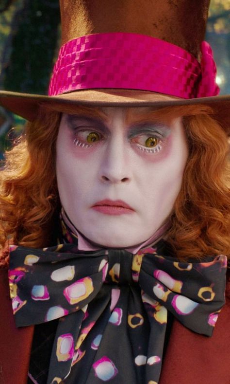 The Ultimate Guide to 2016's Hottest Pop Culture Halloween Costumes Tarrant Hightopp, Johnny Depp Mad Hatter, Johnny Depp Characters, Barnabas Collins, Mad Hatter Costume, Alice In Wonderland Characters, Alice In Wonderland Aesthetic, Mia Wasikowska, Johnny Depp Movies