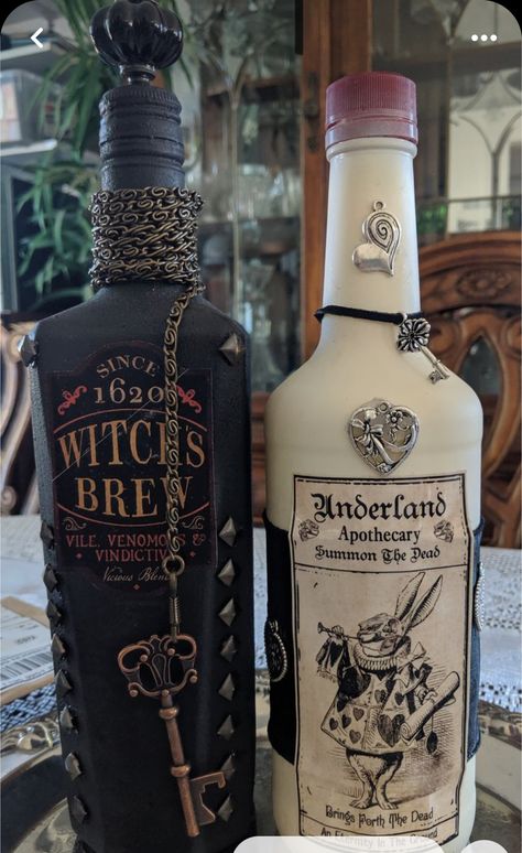 Fancy Liquor Bottles, Painted Bottles Halloween, Halloween Bottle Art, Gothic Bottles Diy, Painting Liquor Bottles, Steampunk Bottle Art, Things To Do With Bottles, Halloween Liquor Bottle Crafts, Decorated Glass Jars