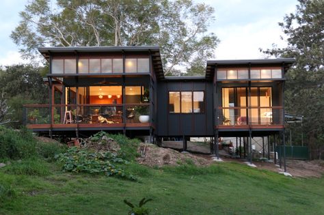 Small House Samford Valley Small House Australia, Stilt Home, Pole House, Building Aesthetic, Granny Flats, Steel Framing, House On Stilts, Design Homes, Casa Container