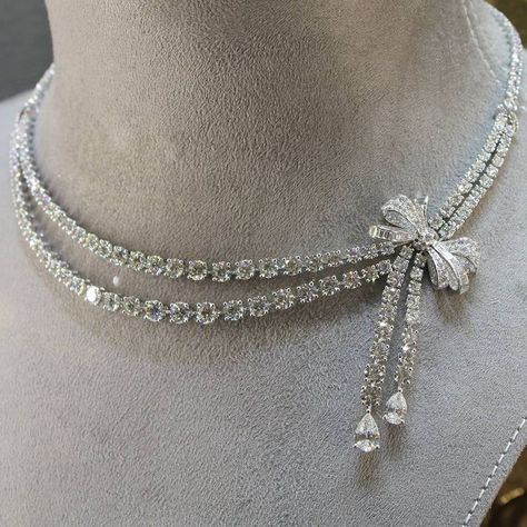 diamond-bows-graff-necklace Bow Style, Expensive Jewelry Luxury, Luxe Jewelry, Bow Necklace, Classy Jewelry, Fancy Jewellery, Expensive Jewelry, Tennis Necklace, Jewelry Lookbook