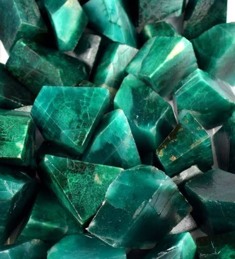 Gems Aesthetic, Dark Green Aesthetic, Slytherin Aesthetic, Real Turquoise, India Post, Green Emerald, Green Crystals, Faceted Gemstones, Natural Emerald