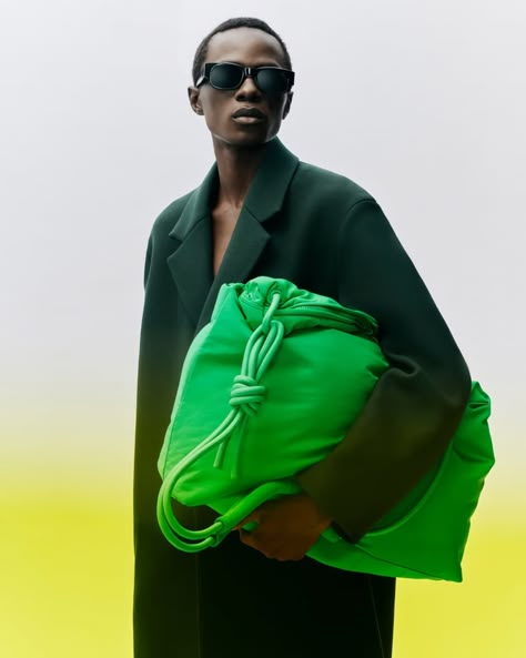 Zara Man Color Collection Fall 2022 - The Fashionisto Bag Shoot, Editorial Look, Office Graphics, Men Pose, Backpack Photography, Shooting Studio, Mode Editorials, Human Sculpture, Campaign Shoot