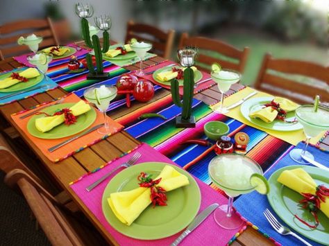 Napkin Folding – Seasonal Ideas For Table Decoration_64 Mexican Table Setting, Mexican Napkins, Mexican Dinner Party, Mexican Restaurant Decor, Fiesta Table, Mexican Kitchen Decor, Work Photos, Nautical Table, Mexican Table