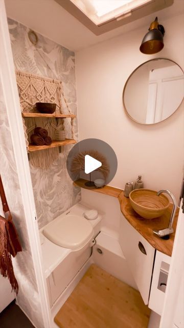 Caravan Interior Ideas, Rangement Caravaning, Caravan Bathroom, Caravan Renovation Diy, Caravan Interior Makeover, Vintage Caravan Interiors, Caravan Vintage, Camper Bathroom, Caravan Makeover