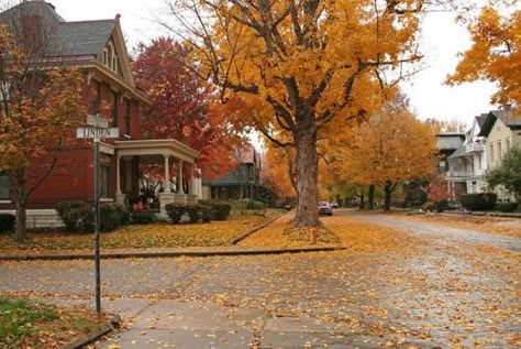 small town life Small Town Street Aesthetic, Halloween Small Town Aesthetic, Fall In Small Town, Fall In The Suburbs, Small Town Autumn Aesthetic, Small Town Autumn, 90s Small Town Aesthetic, Small Town House Aesthetic, Small Town Fall Aesthetic