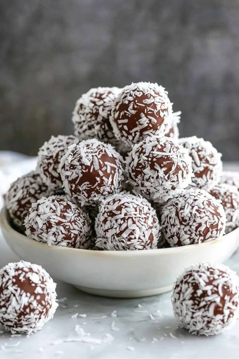 Coconut And Chocolate Cookies, Chocolate Coconut Truffles, Chocolate Coconut Recipes, Coconut Treats Easy, Coconut Christmas Treats, Coconut Chocolate Balls, Baking Class Ideas, Coconut Balls Recipe, Easy Cream Cheese Danish