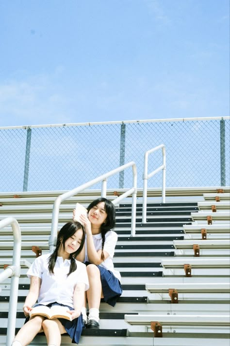 School Aesthetic Photoshoot, High School Friends Aesthetic, 90s School Aesthetic, Bleachers Photoshoot, Bleachers Aesthetic, Japanese Graduation, School Uniform Photoshoot, High School Photoshoot, Photograph Reference