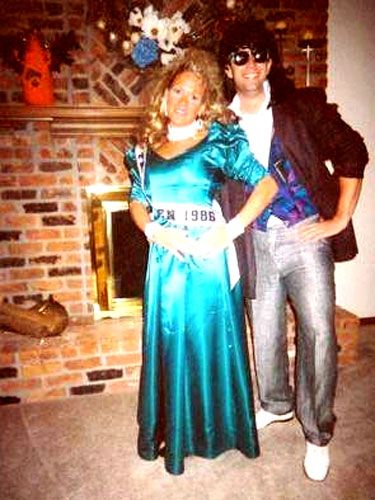 1986 called. Even they don't want their silver slacks, geometric vest, teased bangs, white gloves, and taffeta teal dress back.  -Cosmopolitan.com Hilarious Couples Costumes, Guy Prom Outfits, Teased Bangs, Prom Dresses 80s, 80s Prom Party, Prom Outfits For Guys, 80s Halloween Costumes, Prom King And Queen, Adult Prom