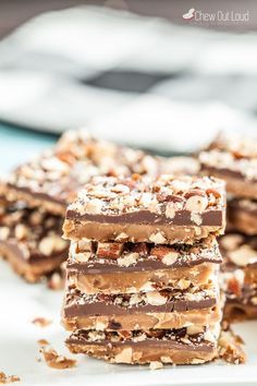 Almond Roca, Toffee Candy, Christmas Candy Recipes, Chocolate Toffee, Milk Chocolate Chips, Chocolate Almonds, Holiday Baking, Candy Recipes, Dessert Bars