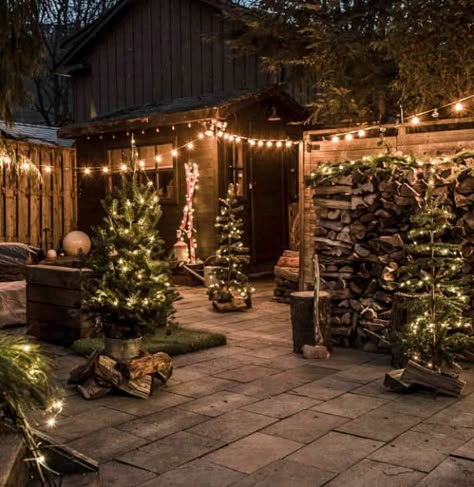 Christmas Lights Outdoor Trees, Schnee Party, Garden Christmas Decor, Outdoor Christmas Party, Christmas Outside, Decoration Ideas Christmas, Christmas Garden Decorations, Ski Party, Outdoor Christmas Decoration Ideas